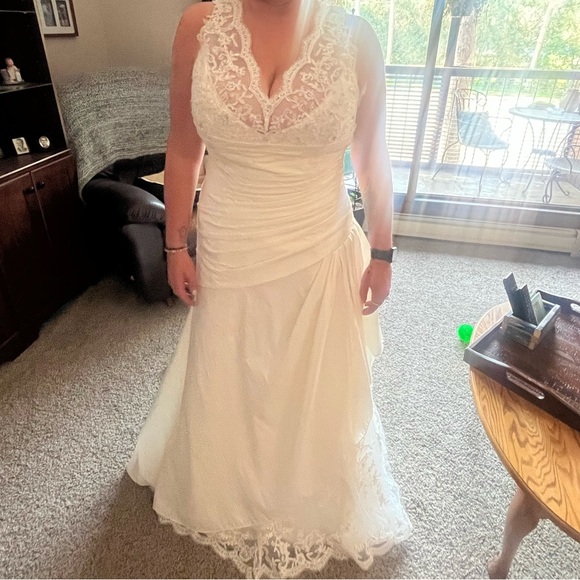 Jasmine Asymmetrical White wedding dress - Picture 7 of 12